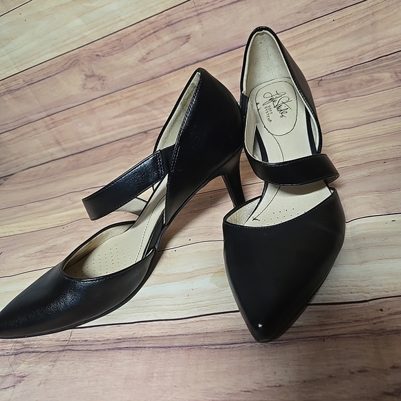 Life Stride Shoes - Life Stride Black Mary Jane Heels